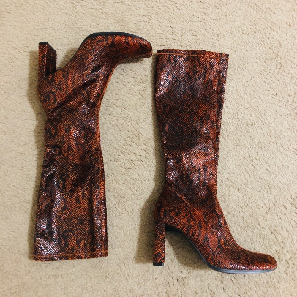 🐍🐍🐍 NWOT- Chinese Laundry Snakeskin Boots